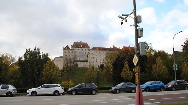 V Českém Krumlově je měřený úsek i na výpadovce na Černou v Pošumaví, od Jelenky po grafitový důl.