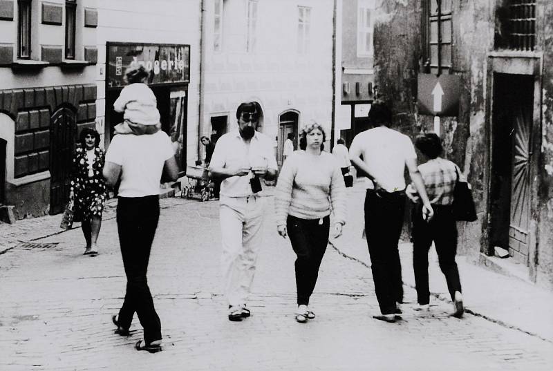 Český Krumlov v roce 1987. Jak jsme se oblékali.