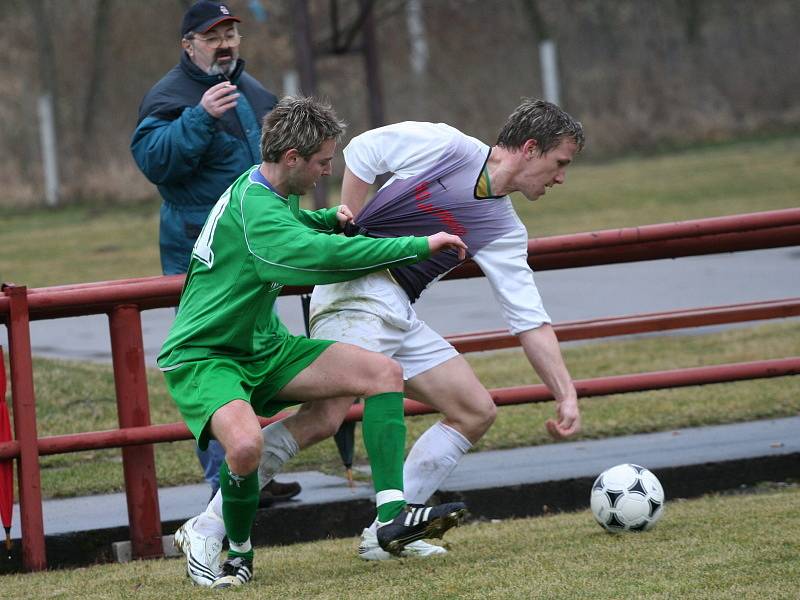 Fotbalové derby lídrů krajského přeboru mezi FK Spartak Kaplice a FK Slavoj Český Krumlov.