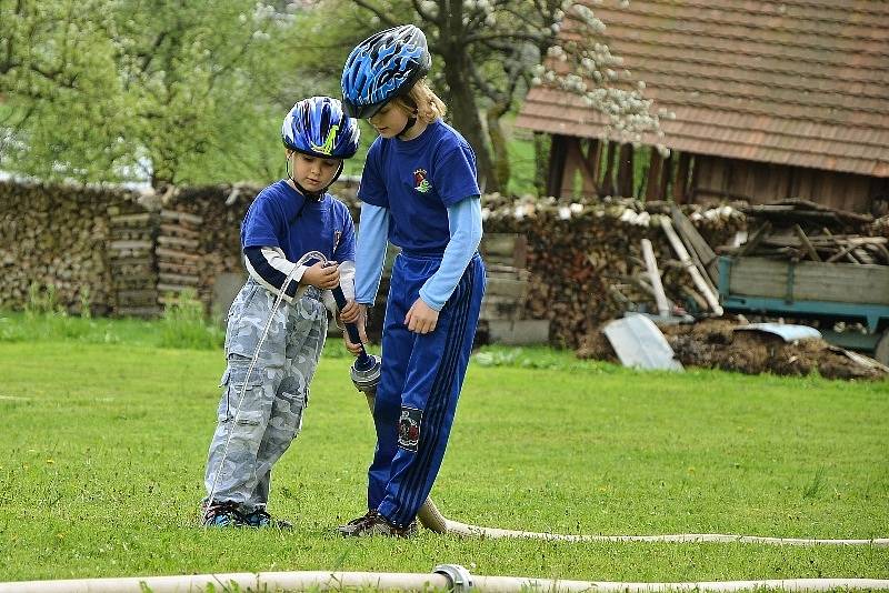 Útok se zubčickým mladým žákům nepovedl dokončit. Na základně zapomněli jednu hadici a díky tomu byli proudaři daleko od terčů.