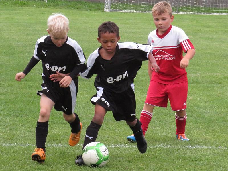 OP mladší přípravky – 2. kolo: Sokol Křemže / SK Holubov (červené dresy) – FK Spartak Kaplice 12:2 (6:0).