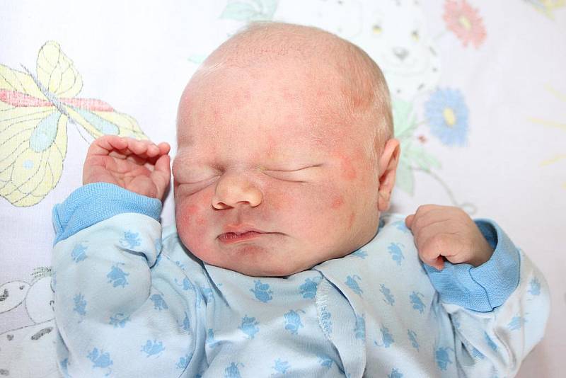 V úterý 14. července 2015 v 9 hodin a 35 minut se Věře a Michalovi Kadlecovým narodil syn Martin Kadlec, chlapeček měřící 50 centimetrů a vážící 3600 gramů. Doma v Borovanech na něj čekal tříletý bráška Michal. Tatínek byl u porodu.