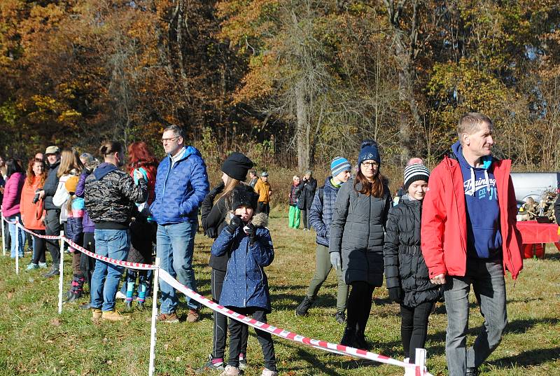 Hubertova jízda v zámeckém parku v Červeném Dvoře.