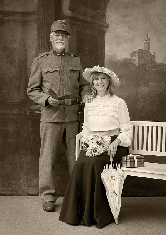 Petr Pavel se ženou Evou v českokrumlovském Museu Fotoatelier Seidel.