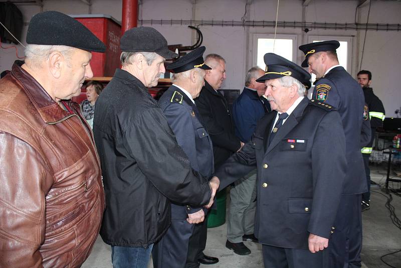 Sobotní odpoledne obyvatelé Malont věnovali oslavám vzniku republiky. Nechyběl ani ohňostroj.