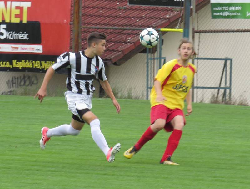 Oblastní I.A třída dorostu – 24. kolo: Spartak Kaplice / Dynamo Vyšší Brod (bíločerné dresy) – Sokol Kamenný Újezd / FC Velešín 19:0 (9:0).