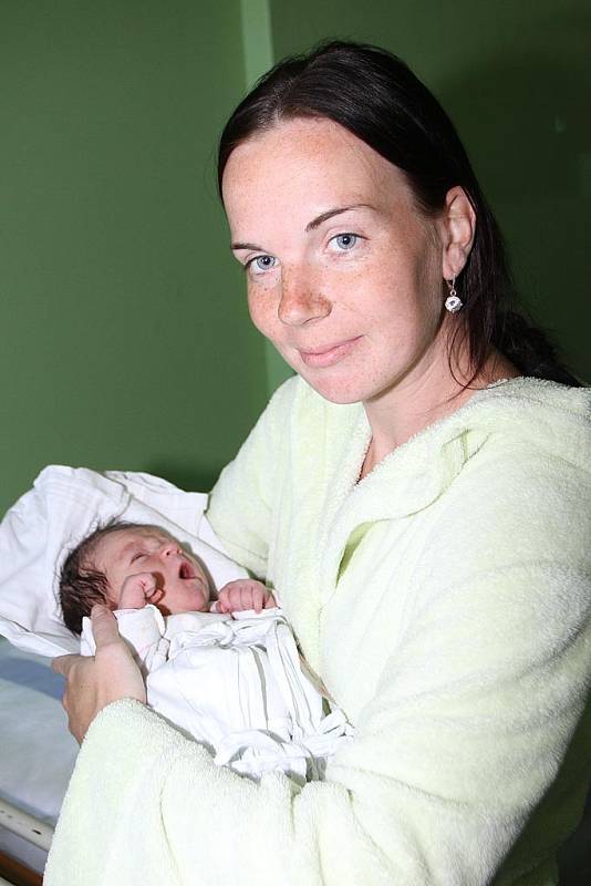Miroslava Klomfarová a Petr Smola z Kašperských Hor se ve středu 30. září 2015 stali rodiči. Ten den ve 12 hodin a 57 minut se jim narodila 52 centimetrů měřící a 3520 gramů vážící Michaela Smolová.