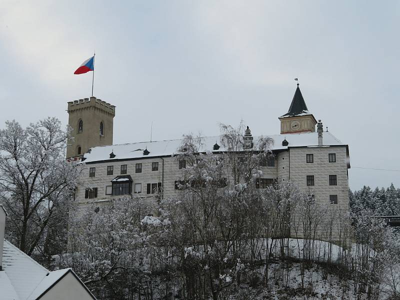 První sněhová nadílka a první adventní neděle v Rožmberku nad Vltavou.