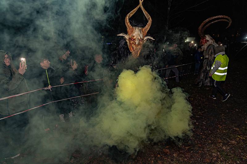 Krampusáci děsili svým zjevem ve Vyšším Brodě.