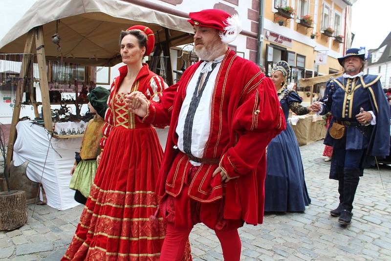 Hlavní kostýmovaný průvod prošel v sobotu historickým centrem Českého Krumlova.