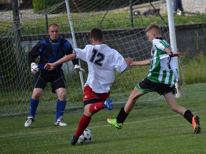 Okresní přebor muži - 22. kolo: Sokol Křemže (bílé dresy) - Hraničář Malonty 6:1 (2:0).