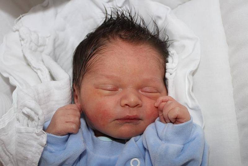 Prvorozený Daniel Hončík, narozený 30. listopadu 2015 minutu po 14. hodině, se mohl pyšnit mírami 50 cm a 3170 g. Maminka Vendula Olexová je z Českého Krumlova a tatínek Daniel Hončík, jenž u porodu asistoval, z Prahy.