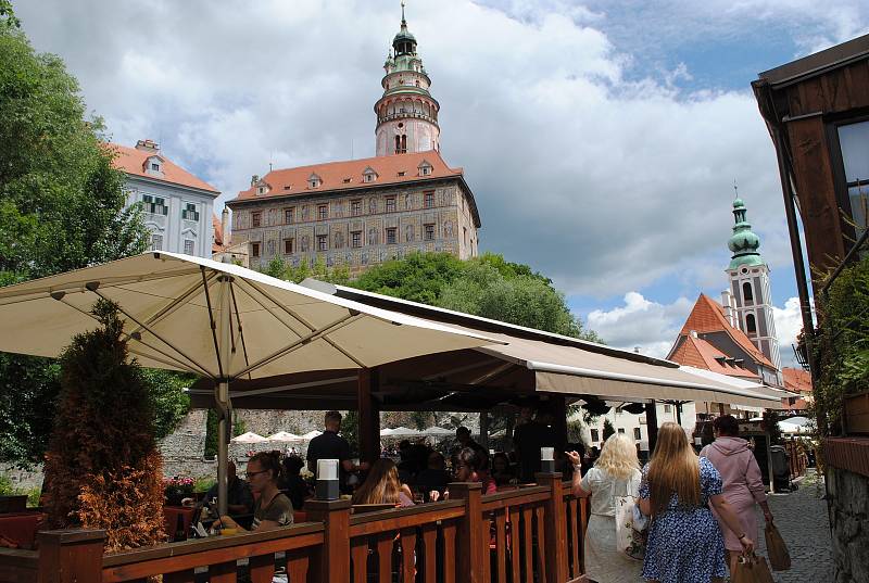 Český Krumlov o prodlouženém červencovém víkendu.