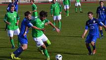 Divize A - 13. kolo: FK Slavoj Český Krumlov (zelené dresy) - FC Slávia Karlovy Vary 0:6 (0:2).