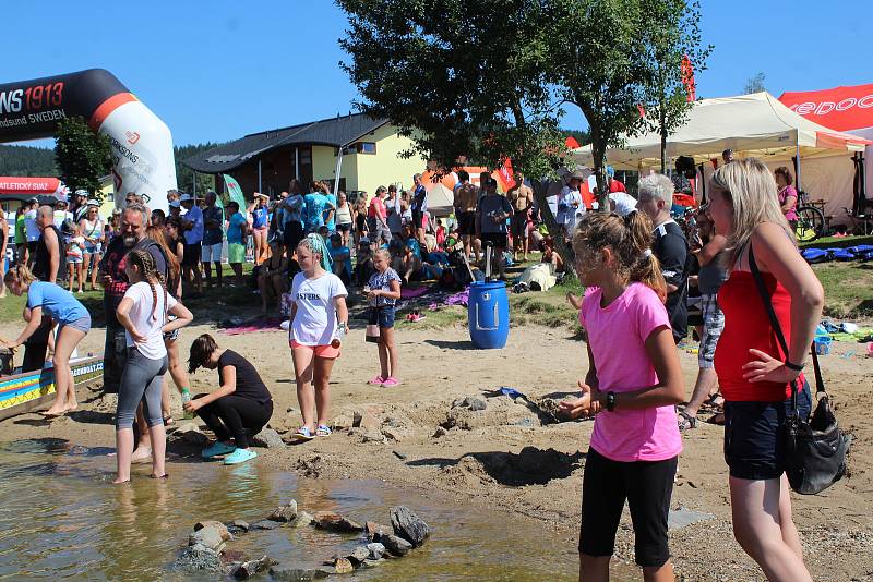 Lipno Sport Fest 2020 vyvrcholil závodem dračích lodí.