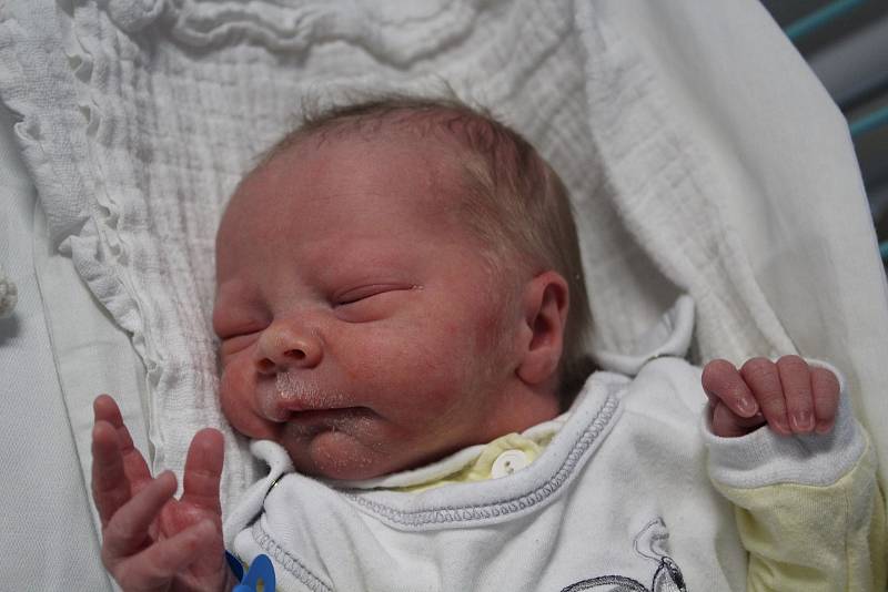 Karel Švec, tak zní jméno chlapečka, který se narodil Kateřině Švecové 25. prosince 2019 v 6.29. Její prvorozený syn přišel na svět v českokrumlovské porodnici s hmotností 2 530 gramů a 46 centimetrů.