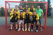 První českokrumlovskou městskou ligu futsalu 2016/17 bez ztráty bodu ovládli Bombarďáci Větřní.