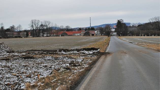 Stavba D3 v úseku Třebonínem - Kaplice-nádraží začala v únoru 2022. Na snímku budoucí dálnice mezi Skřidly a Mojným.