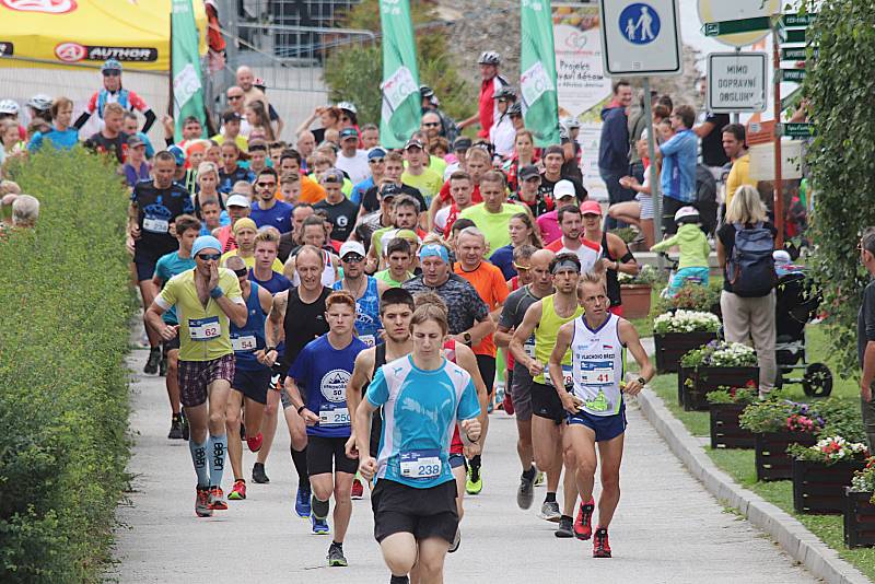 Lipno Sport Fest 2019 v sobotu zahájil půlmaraton v rámci Mizuno Trail Running Cupu 2019.