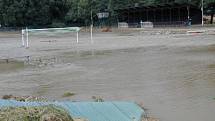 Nedlouho po otevření zrenovovaného sportovního areálu přišla velká voda.