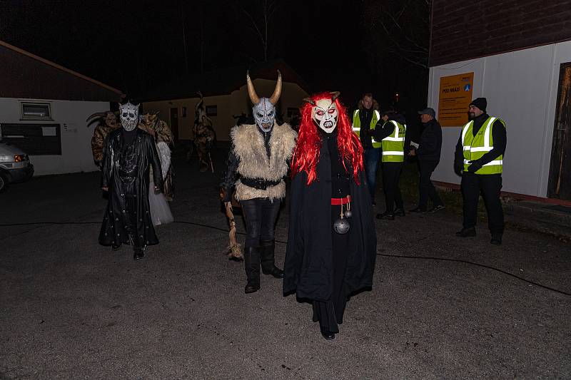 Krampusáci děsili svým zjevem ve Vyšším Brodě.