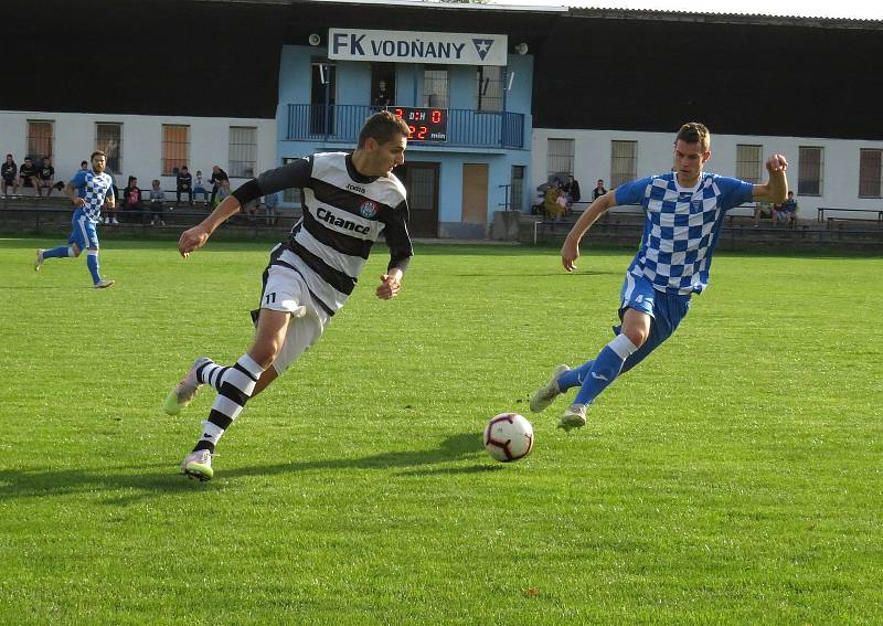 Kapličtí fotbalisté (v černobílém) prohráli ve Vodňanech vysoko 1:6. Foto: Libor Granec