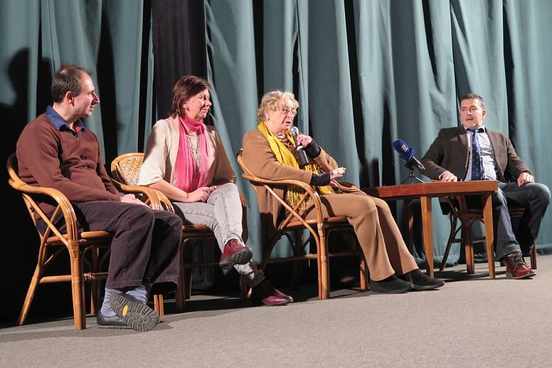 Beseda a promítání filmu v Kaplici v rámci akce Jeden svět, kterou uspořádaly Gymnázium a obchodní akademie v Kaplici. 