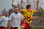 Select OP muži - 9. kolo: Sokol Křemže (bílé dresy) - Sokol Chvalšiny 2:1 (2:1).