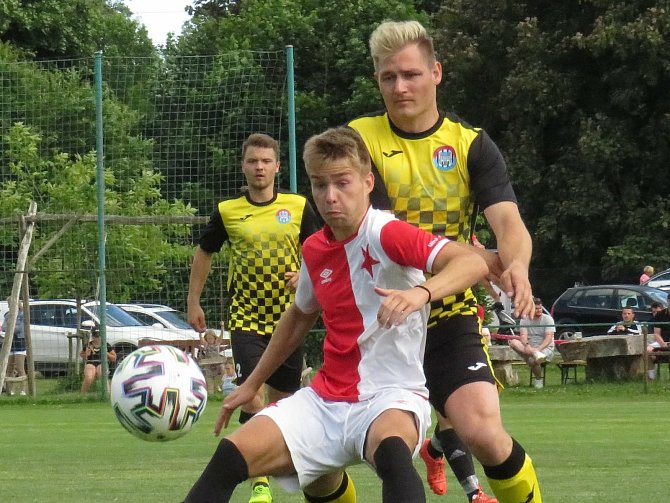 Kapličtí fotbalisté zvítězili na hřišti budějovické Slavie 4:0 a stali se vítězi turnaje, který pořádá Sokol Kamenný Újezd.