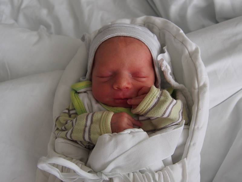 Sedmiletý Ondra a tříletý Vašík se konečně dočkali sestřičky. Rosalie Šanderová se narodila 25. června 2019 v 19.44 manželům Janě a Ondřejovi Šanderovým z Českého Krumlova. Pyšnila se mírami 2200 gramů a 45 centimetrů.