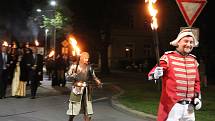 Součástí Kaplických slavností byl večerní průvod s loučemi na téma magie a mystika a ohňová show v městském parku.
