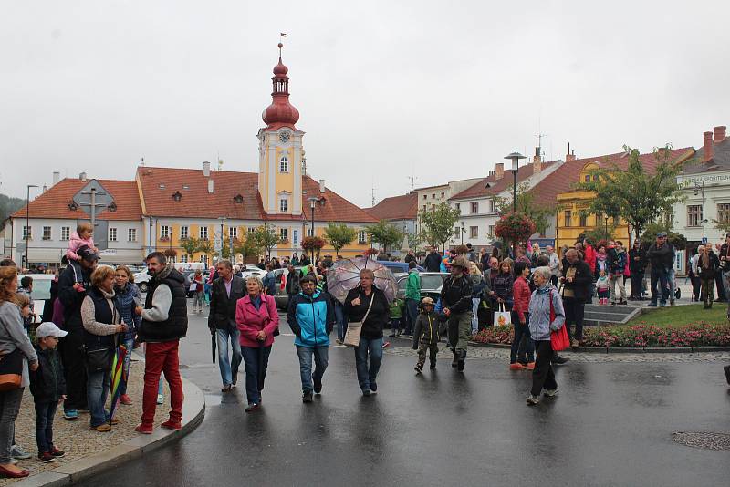 Sobotní hlavní průvod Kaplických slavností připomněl letošní sté výročí vzniku republiky.