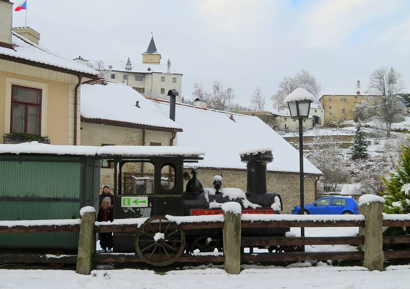 První sněhová nadílka a první adventní neděle v Rožmberku nad Vltavou.