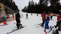 Ve Skiareálu Lipno zahájili v neděli 5. prosince 2021 další lyžařskou sezónu.