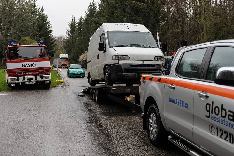 Středeční nehoda na křižovatce pod Velešínem.