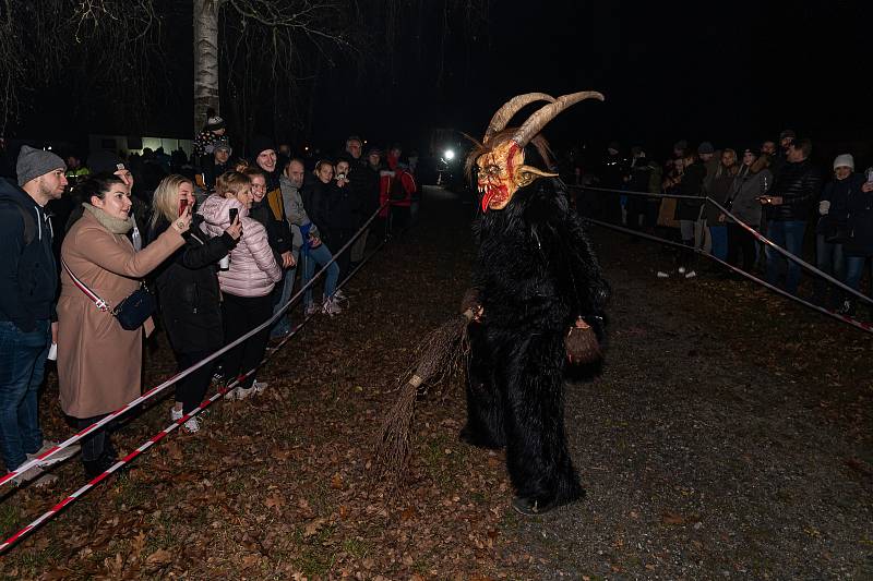 Krampusáci děsili svým zjevem ve Vyšším Brodě.