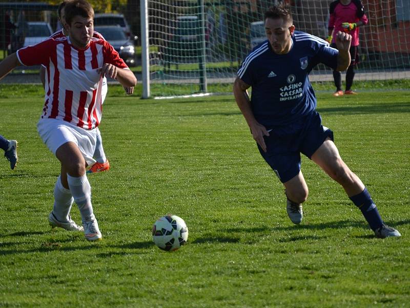 Okresní přebor muži - 6. kolo: FK Dolní Dvořiště (modré dresy) - TJ Smrčina Horní Planá 2:1 (2:1).