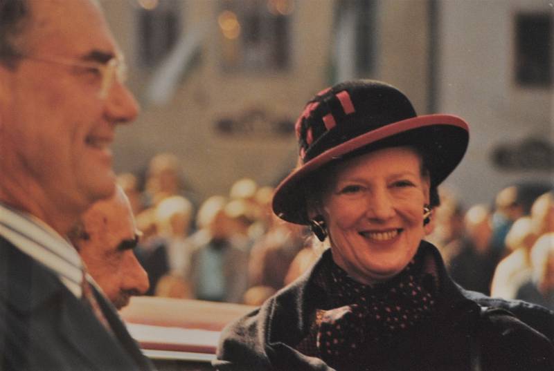Český Krumlov v roce 1994. Dánská královna před radnicí, 12. října.