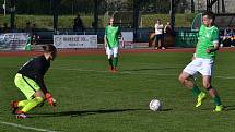 KP – 22. kolo: FK Slavoj Český Krumlov (zelené dresy) – SK Siko Čimelice 1:1 (1:0).