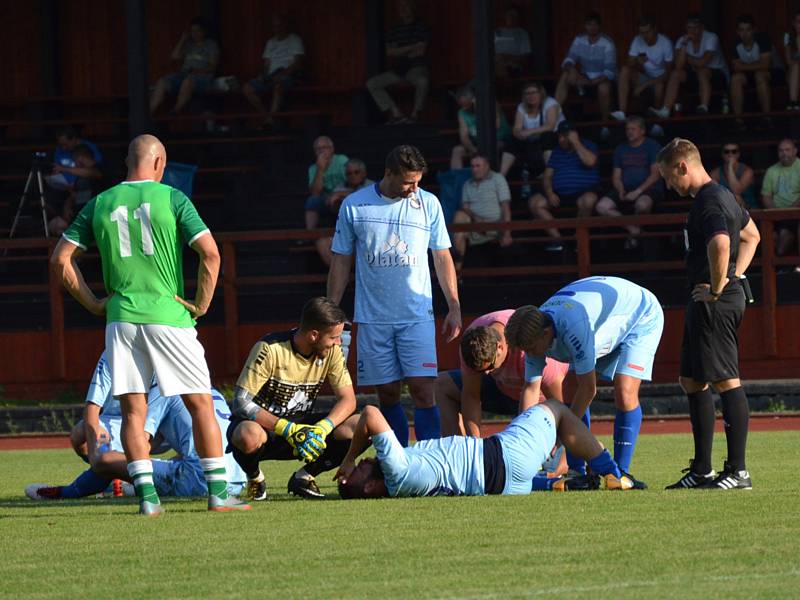 Ondrášovka KP muži – 2. kolo: FK Slavoj Český Krumlov (zelené dresy) – FK Protivín 1:0 (1:0).