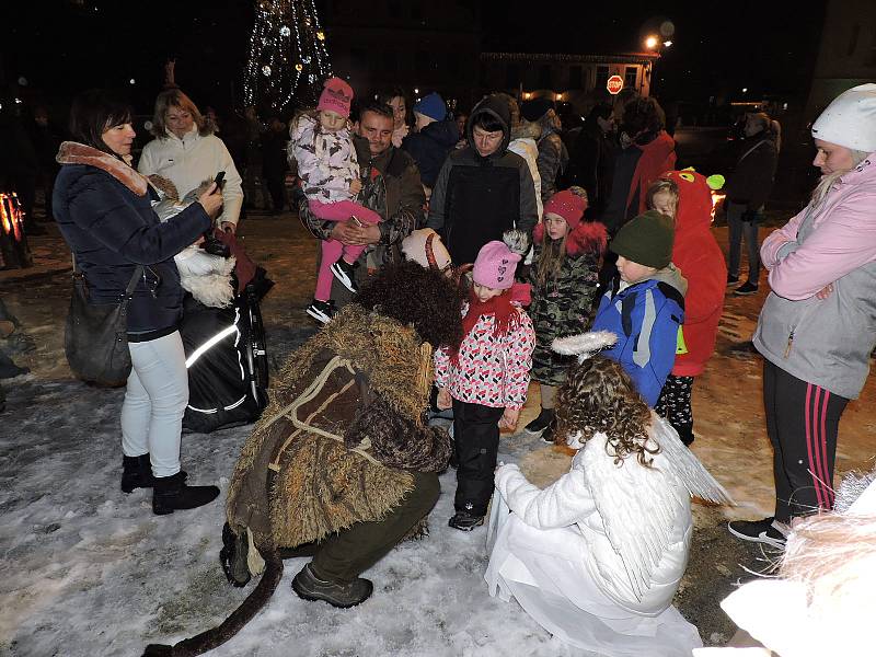 V Rožmberku nad Vltavou měli mikulášskou veselici už o první adventní neděli.