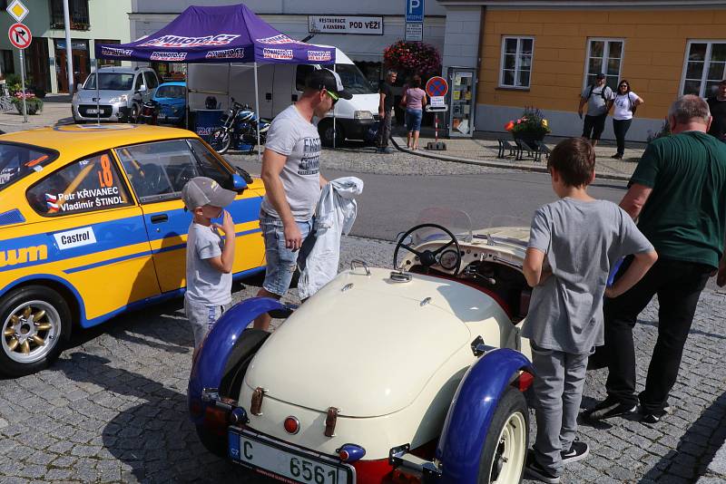 Grand Prix Kaplice otevřel motocyklový kaskadér Martin Krátký který předvedl své mistrovství v sedle Yamahy a MZ.