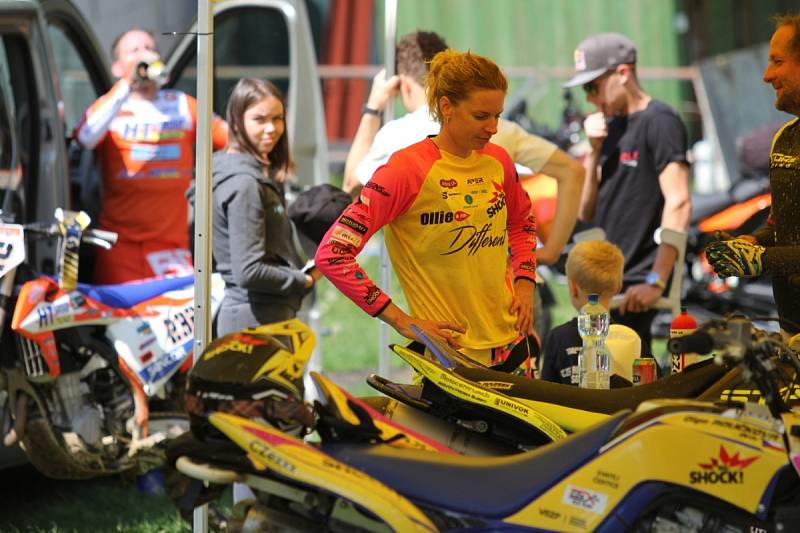 Naši přední motokrosaři a účastníci Rallye Dakar na čele s Martinem Michkem byli trénovat v Blanské kotlině u Kaplice.