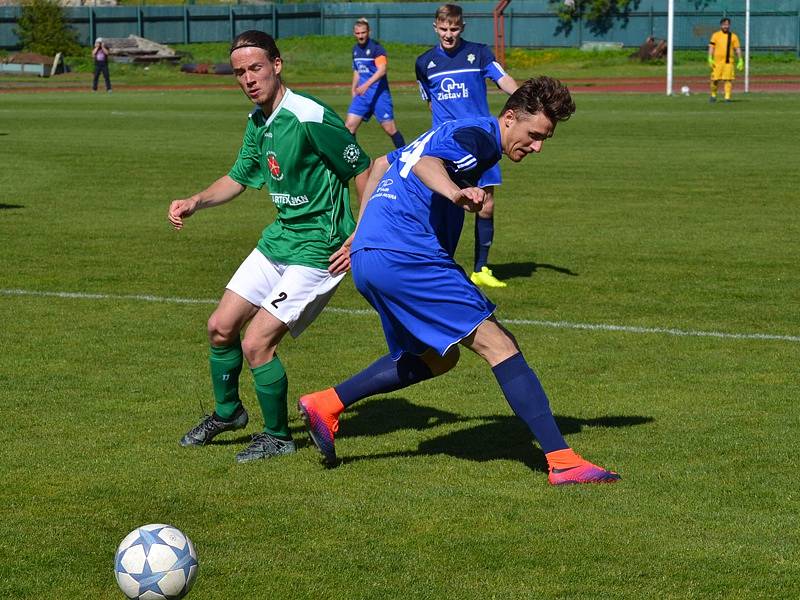 Dohrávka divize A - 23. kolo: FK Slavoj Český Krumlov (zelené dresy) - 1. FC Karlovy Vary 1:1 (1:0), na penalty 5:3.