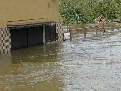 U Vltavy? Nebo spíš pod Vltavou?