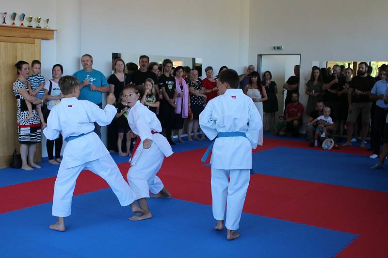 V krumlovském Skleníku sídlí Sportovní klub karate Český Krumlov .