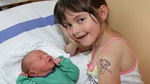 Šárka a Milan Marešovi z Českých Budějovic mají již druhého potomka. David Mareš se jim narodil 16. července 2013 v 18.19 hodin. Na 50 centimetrů měřícího a 3550 gramů vážícího chlapečka se doma už moc těšila skoro šestiletá sestřička Ivuška.