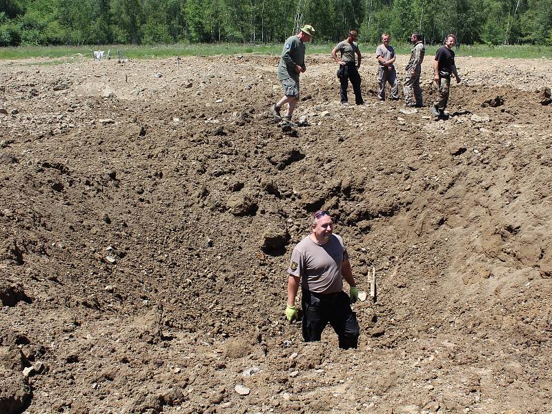 Českobudějovičtí pyrotechnici likvidovali munici ve vojenském prostoru. Foto: Deník/Jan Houska