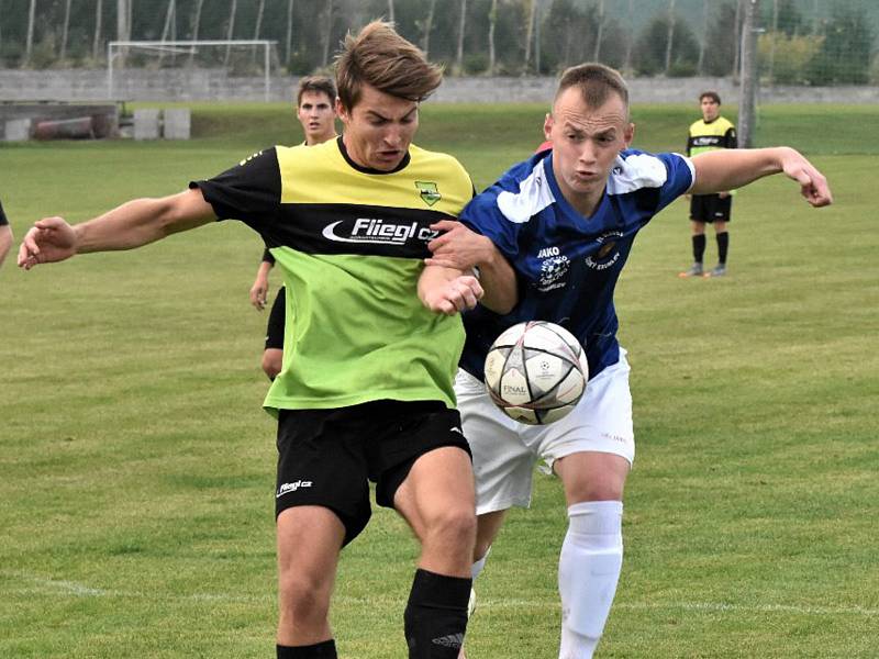 TJ Osek (zelenožluté dresy) – FK Slavoj Český Krumlov 3:3.