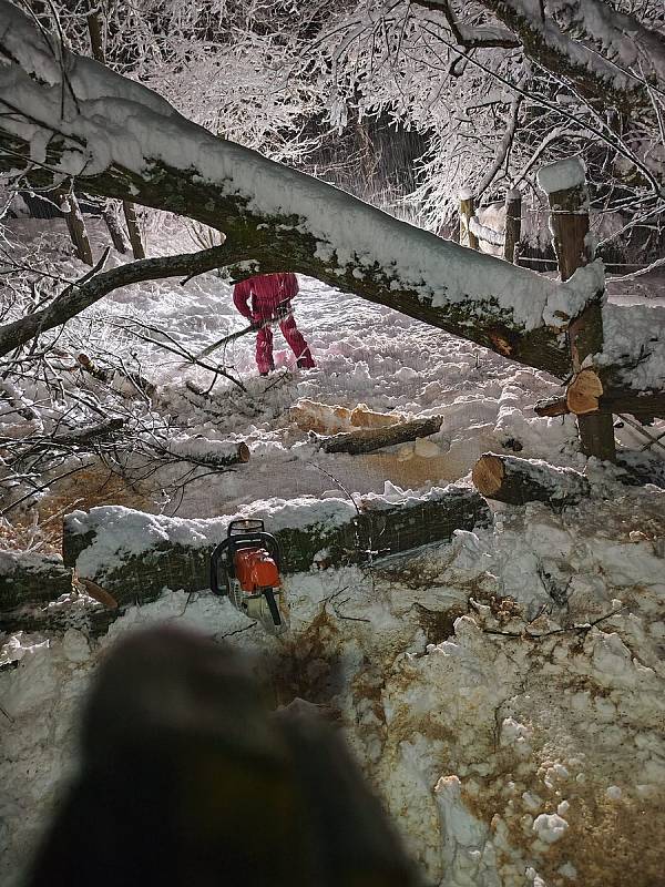 Silnice u Benešova nad Černou na Českokrumlovsku.